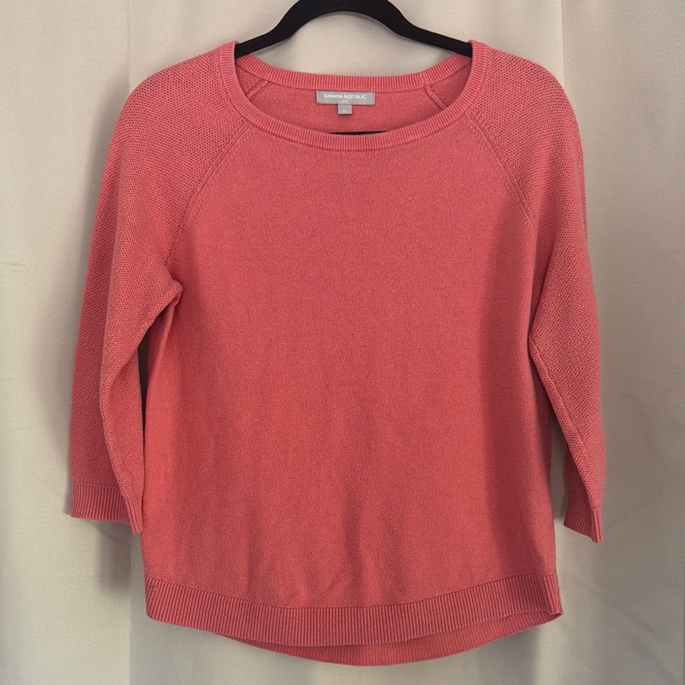 Banana Republic Coral Crew Neck Sweater Women’s Size Medium